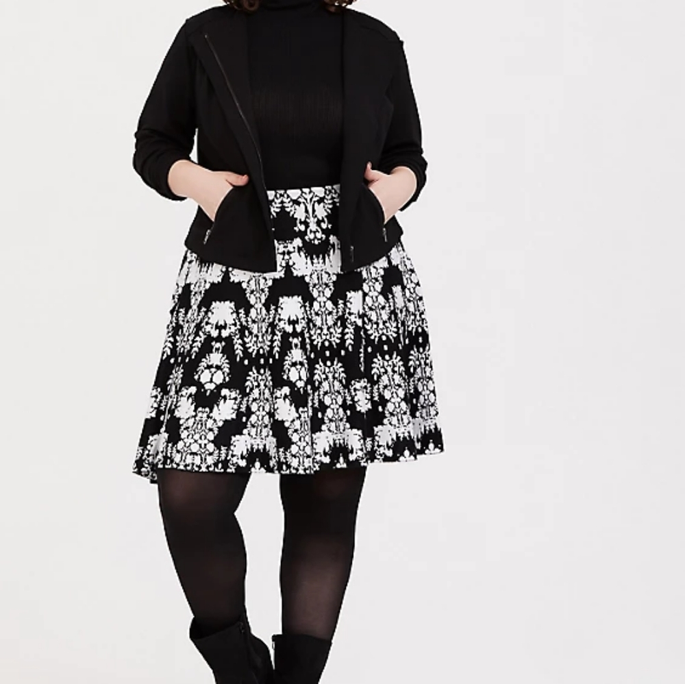 NWT Torrid patterned knit skirt